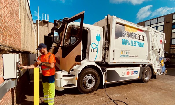 Photo du premier camion éléctrique de Bruxelles-Propreté