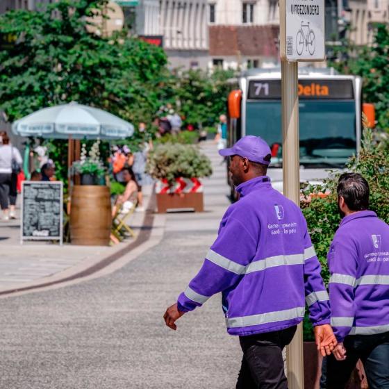 Agents de la paix dans une rue d'Ixelles